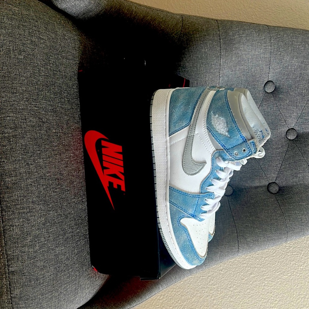 Jordan 1 Hyper Royal size 7